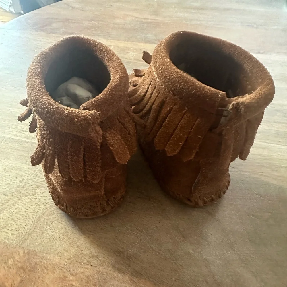 Minnetonka Kids Moccasins in Brown Suede with Fringe